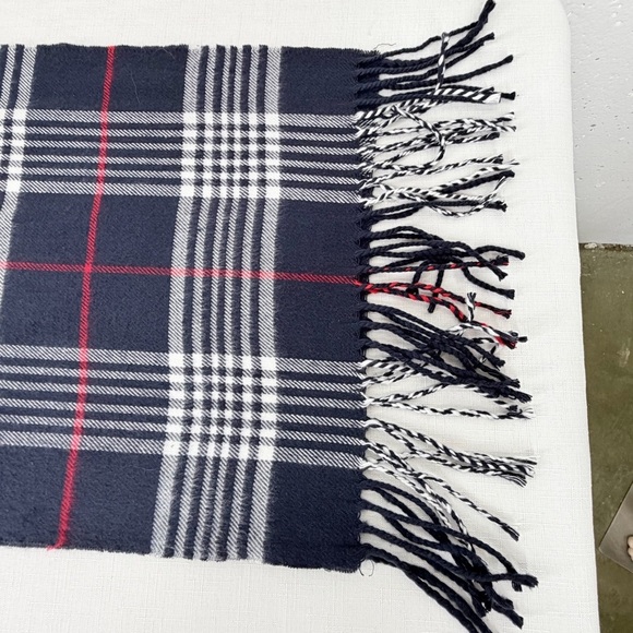 Made in Scotland Cashmere Navy Blue White Red Fringe Scarf 13.5 x 68” - Picture 11 of 12